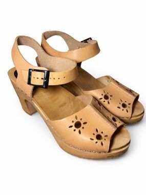 Cape Clogs Wooden Heel Sandals Tan Leather Cutout Swedish EU 39 Boho